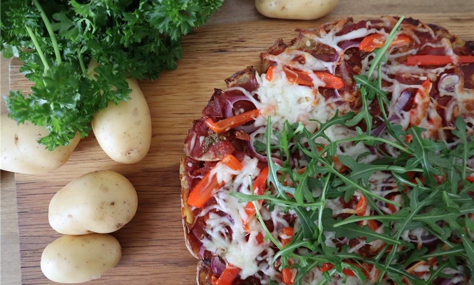 Pizza på kartoffelbund - nem opskrift af kartoffelrester